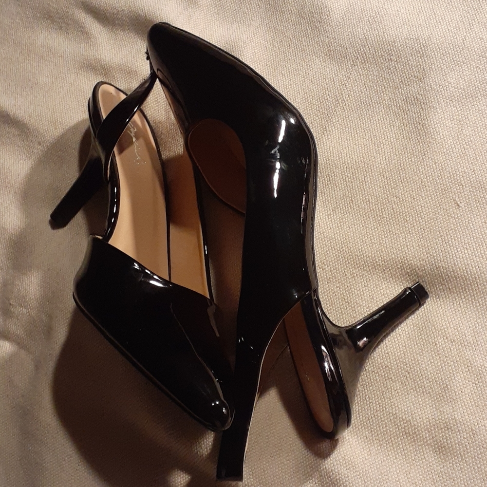 Shoes - Picture 2 of 4